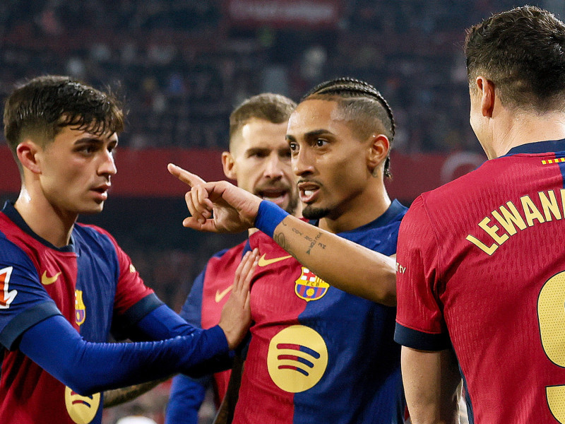 Raphinha celebra el 1-3 durante el Sevilla-Barcelona, de LaLiga