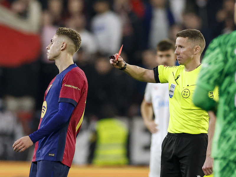 Fermín López, expulsado durante el Sevilla-Barça