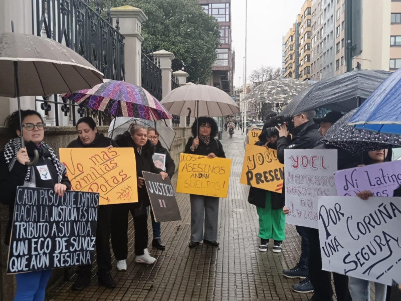 Concentración de amigos y familiares de Yoel Quispe