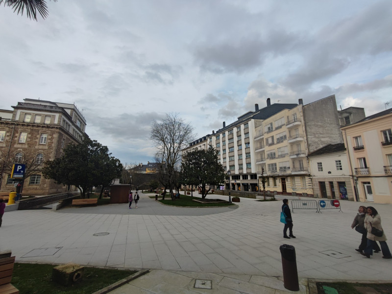 Imagen que ofrece a día de hoy la Praza do Ferrol, con las obras prácticamente finalizadas