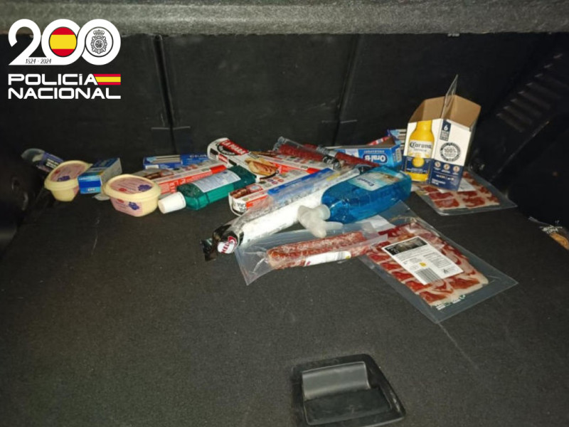 Detenidos por la Policía Nacional dos hombres que sustrajeron en supermercados de Burgos botellas de bebidas alcohólicas por valor de 1.400 euros