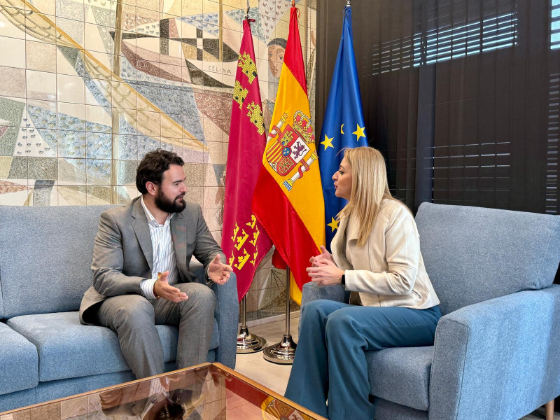 Reunión de la Delegada del Gobierno con el Alcalde de La Unión