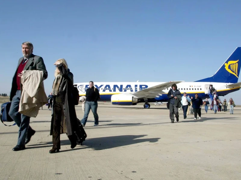 Abraham es trabajador de Ryanair y cuenta en COPE la incertidumbre que viven tras la salida de la aerolínea en marzo