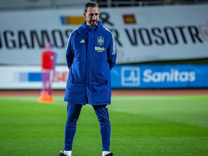 El técnico español Pablo Amo, durante un entrenamiento con la Selección Española.RFEF / Europa Press12/2/2025