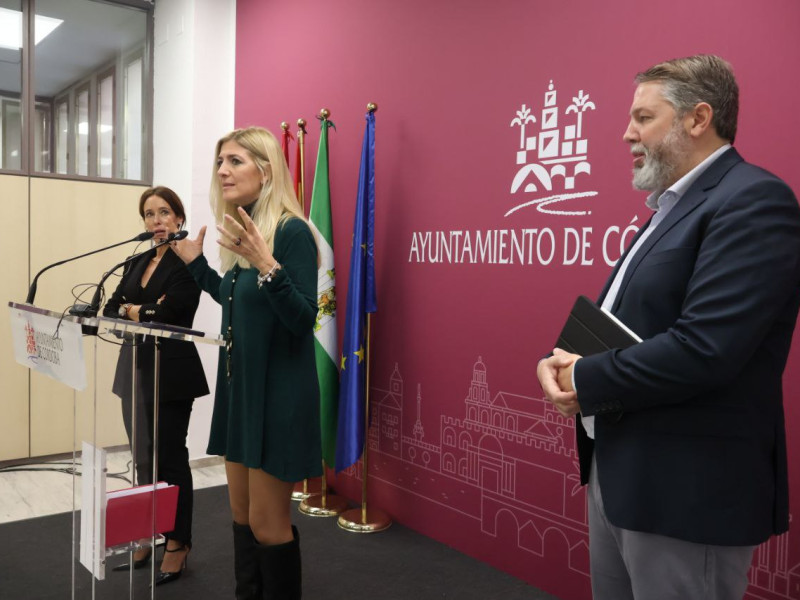 Marián Aguilar (izda.), Lourdes Morales (centro) y Juan Fernández (dcha.)