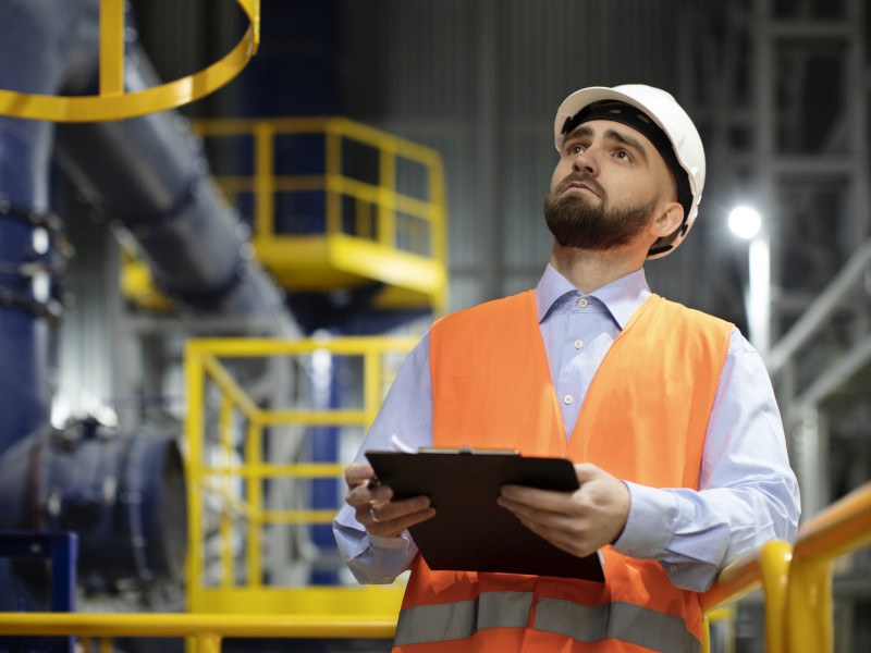 El mercado laboral demanda trabajadores en los sectores en auge
