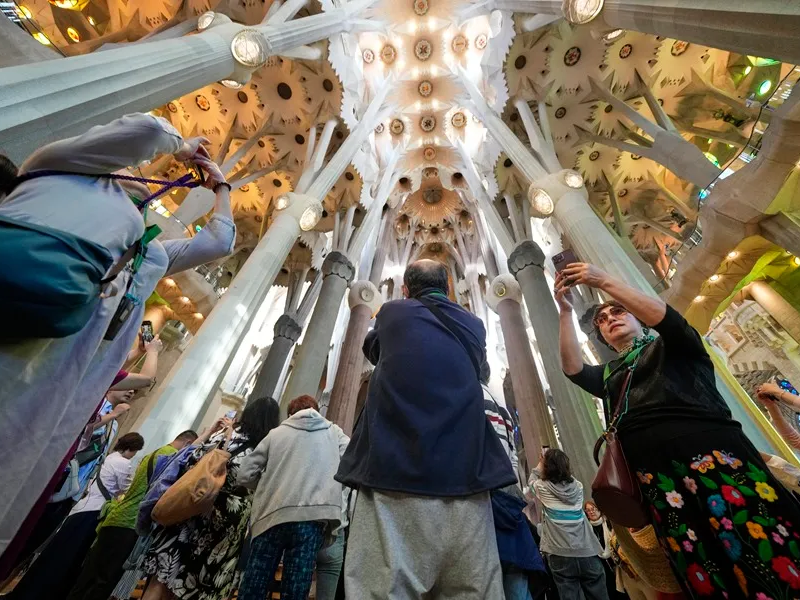 Visitantes en la Sagrada Familia