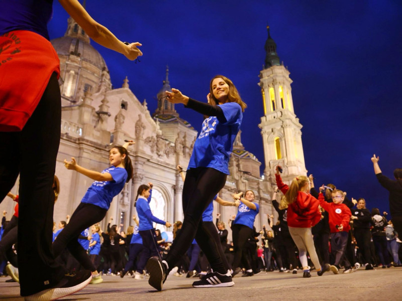 Imagen del flashmob jotero de 2024 en la plaza del Pilar.