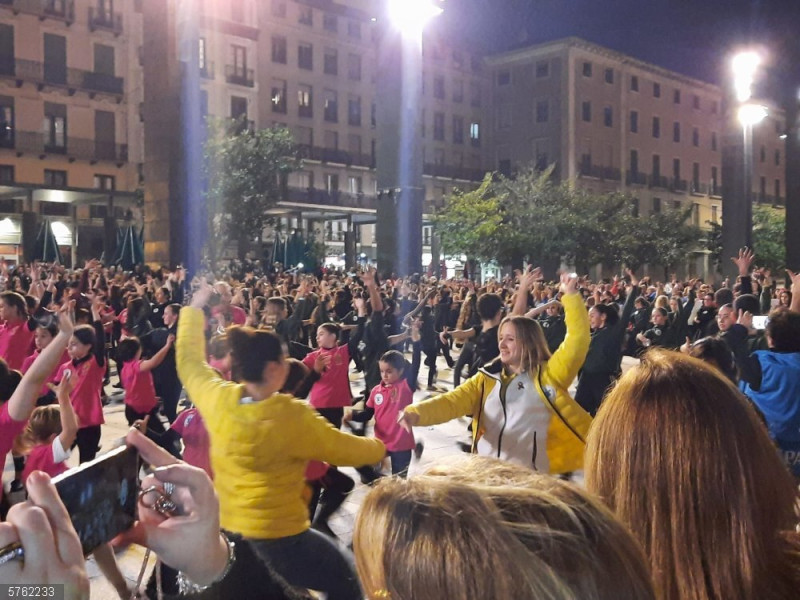 Imagen del flashmob jotero de 2024 en la plaza del Pilar.