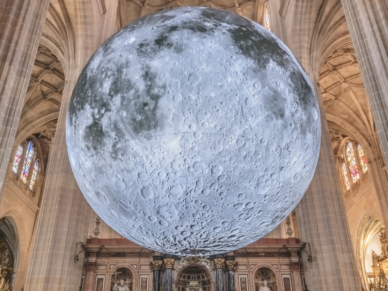 La Luna baja a la Catedral de Segovia