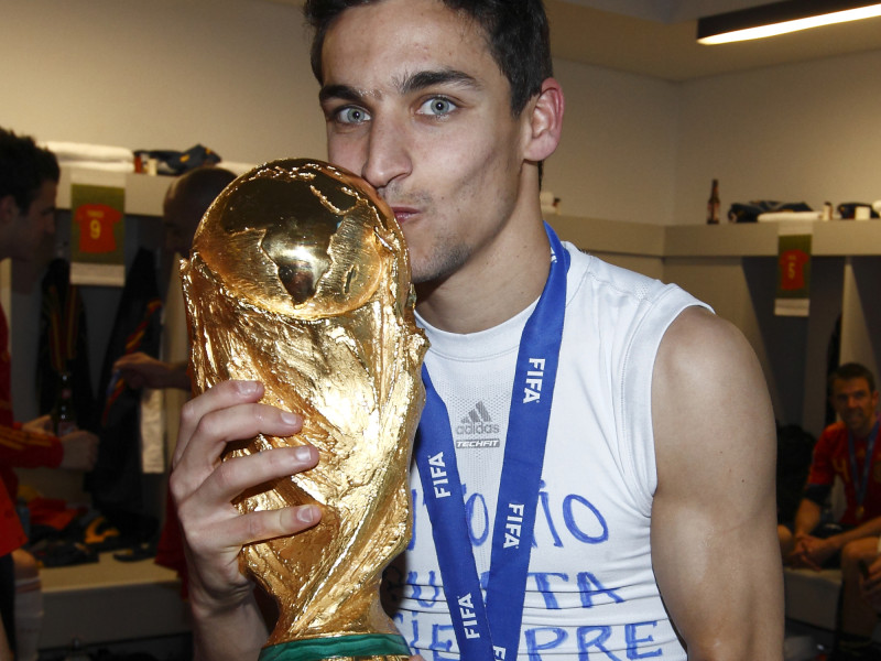 Jesús Navas, con la Copa del Mundo