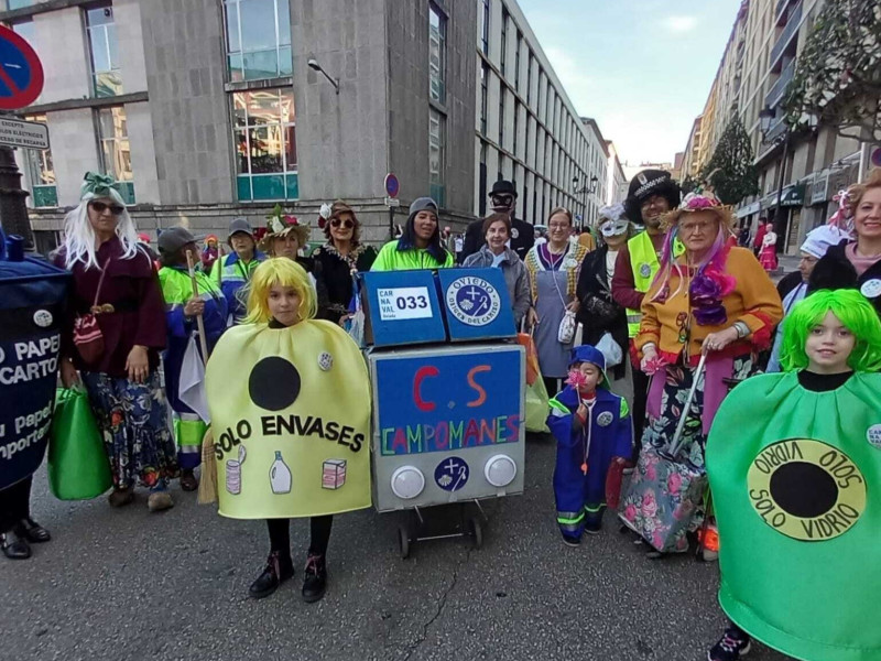 Grupo del centro social Capomanes en los carnavales 2024