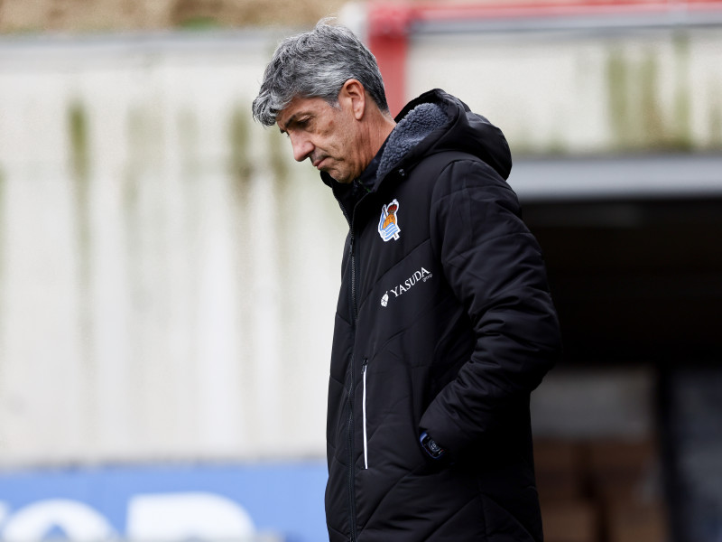 Imanol Alguacil pensativo durante un entrenamiento en Zubieta