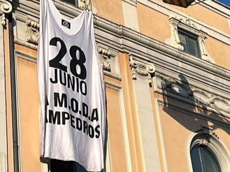 Camiseta de La MODA desplegada en el Teatro Principal