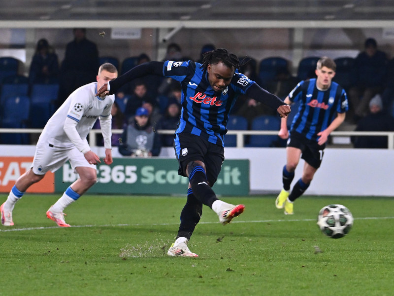 Lookman falló un penalti que podría haber metido en el partido al Atalanta.