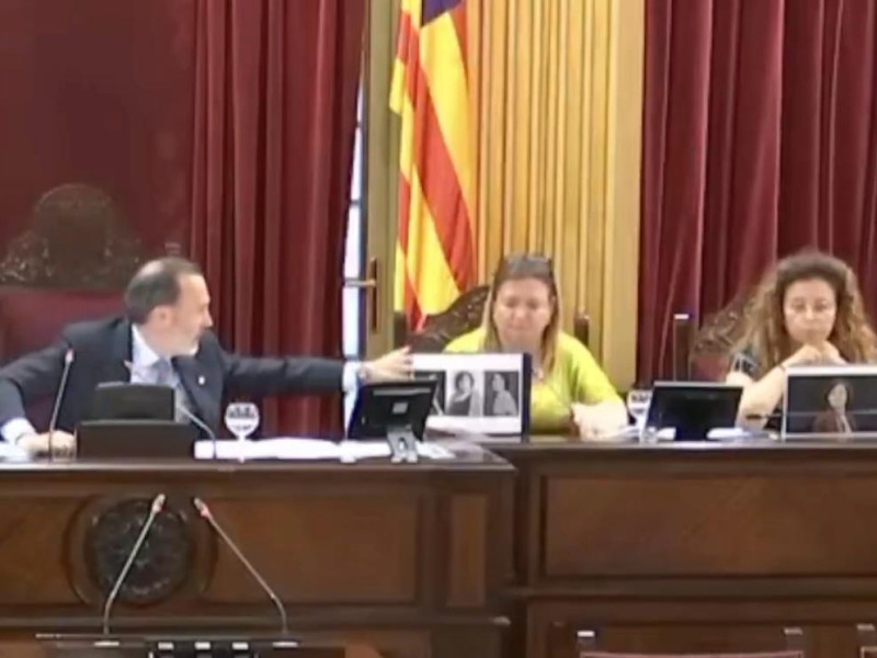 Momento del pleno del Parlament cuando ocurrieron los hechos