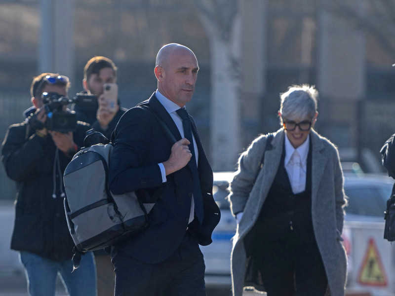 El expresidente de la Real Federación Española de Fútbol (RFEF) Luis Rubiales, a su llegada a una nueva jornada del juicio contra Rubiales, en la Audiencia Nacional de San Fernando de Henares, a 14 de febrero de 2025, en San Fernando de Henares, Madrid