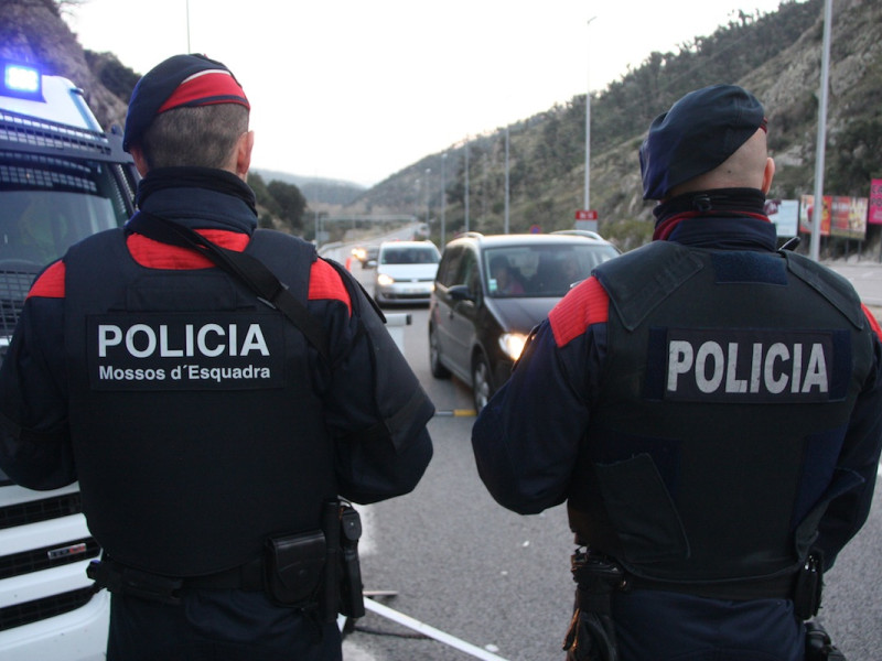 Los ARRO de cuerpo de Mossos han acudido para asegurar la zona