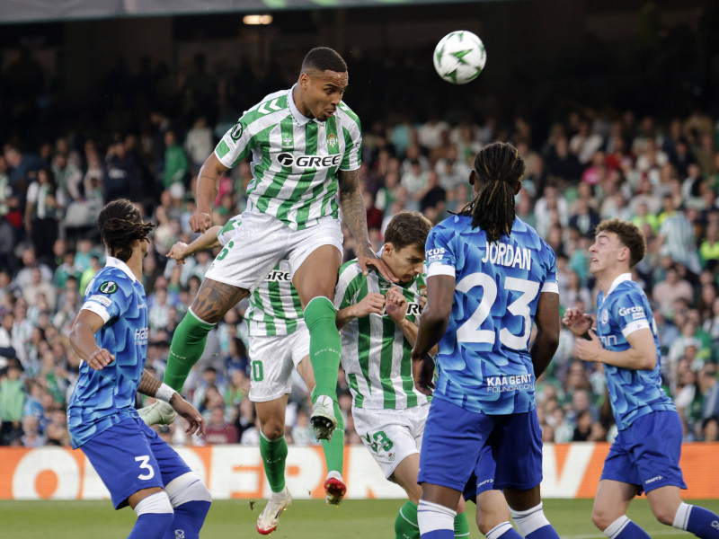 Vitor Roque intenta un remate durante el partido de Conference League ante el Gent.ELIMINATORIA CONFERENCE LEAGUEESTADIO BENITO VILLAMARINREAL BETIS-GENK900/Cordon Press