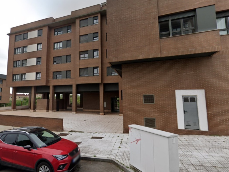 Edificio propiedad de la Sareb en la calle Río Piloña de Gijón