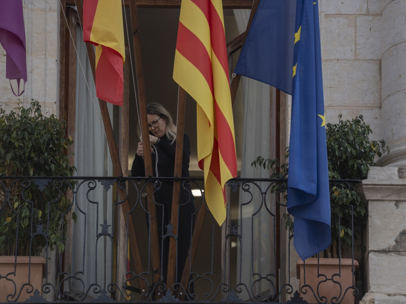 Banderas a media asta en Gandia