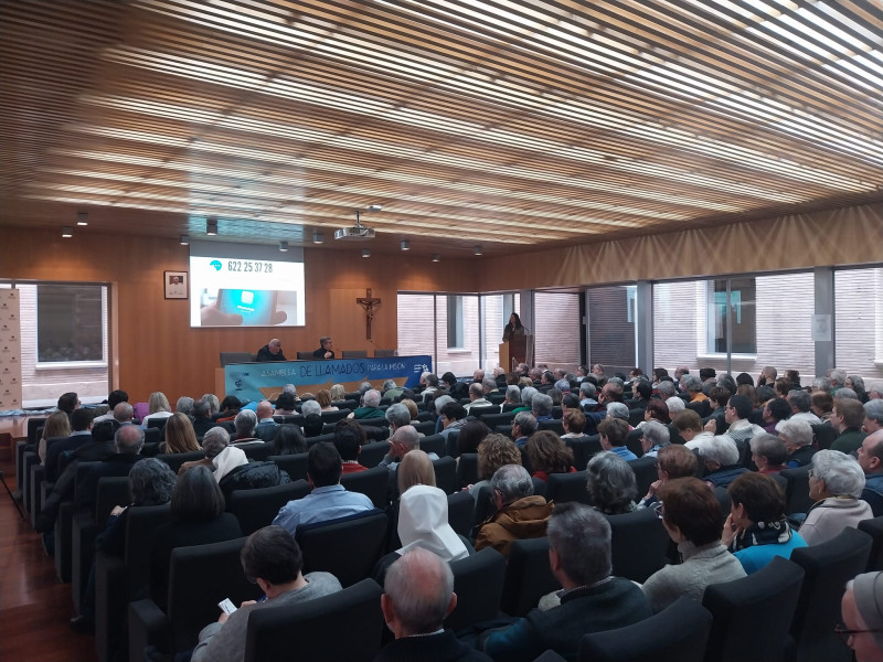 Encuentro con Monseñor Argüello en la Casa de la Iglesia de Zaragoza