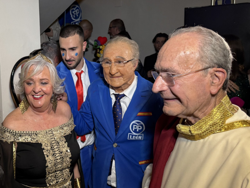 El alcalde junto a Pepe León y la concejala Teresa Porras.