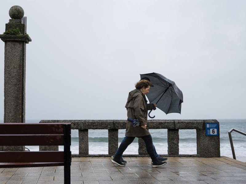 El temporal afectará a toda la franja litoral de Coruña en toda la jornada del lunes