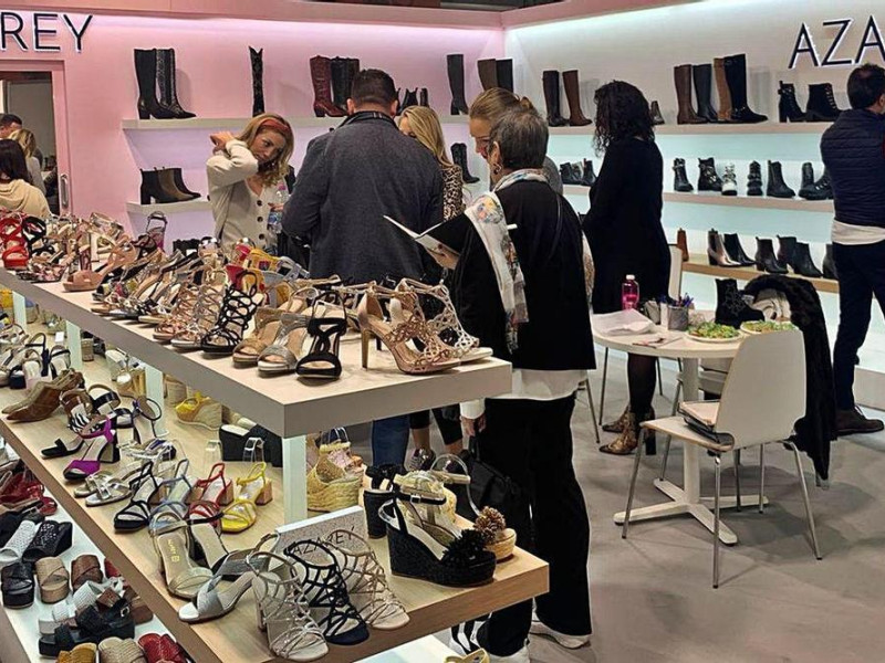En la feria participan más de 1.000 marcas de calzado de 130 países