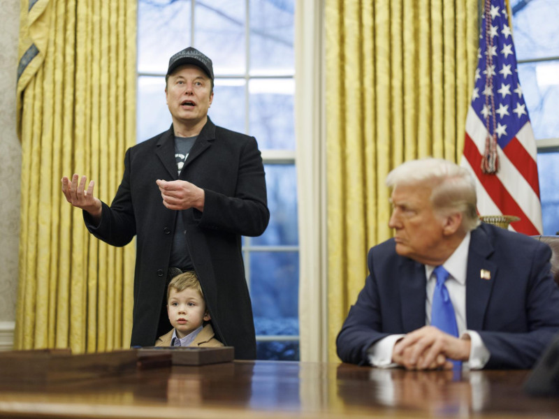 Trump, en el Despacho Oval junto a Elon Musk y su hijo, X