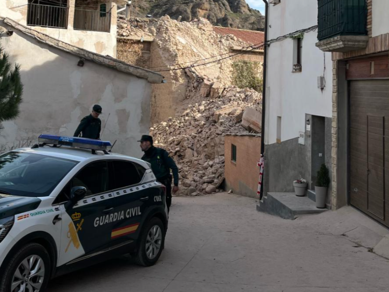 Vecinos de Viguera vuelven seguros a sus casas tras ser desalojados por el derrumbe de la torre de la iglesia