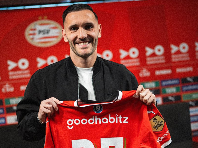 Lucas Pérez con la camiseta del PSV