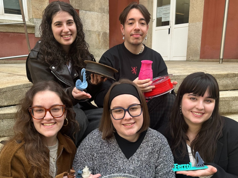 Lucía Toval, Nuria Silván, Ainhoa López, Lucía Varela e Bruno Rivero estudiantes de la EUDI