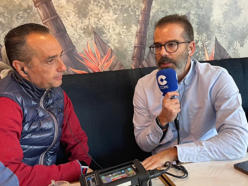 Oltra, con Pedro Zamora en la entrevista en COPE