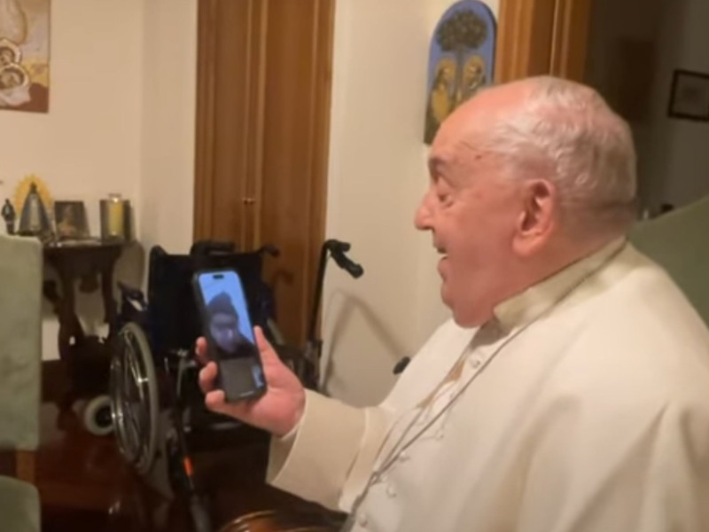 El párroco de Gaza, tras volver a recibir la llamada de Papa desde el Hospital Gemelli: “Nos alegramos al escuchar su voz”