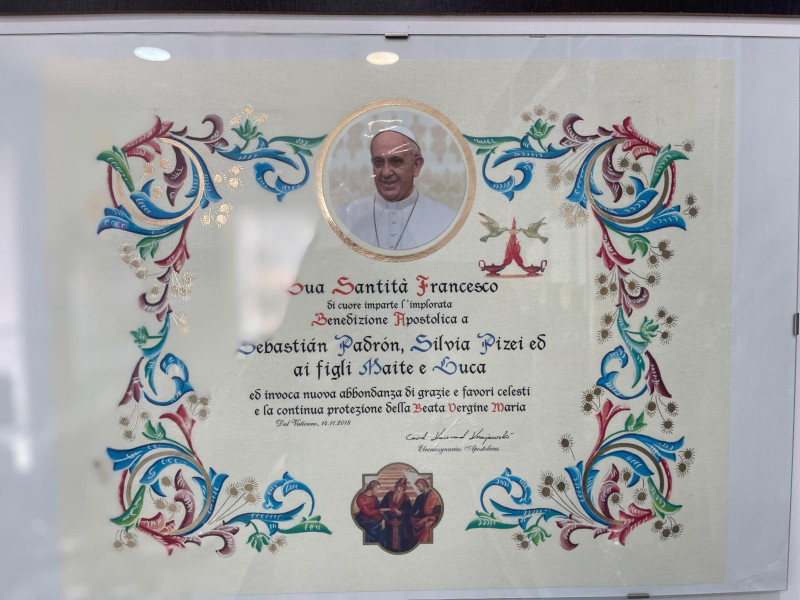 Bendición Apostólica del Papa Francisco en la 'Gelateria Artiginiale Padrón' de Roma