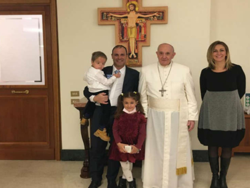 El Papa Francisco con Sebastián Padrón, su mujer Silvia y sus hijos Maite y Luca