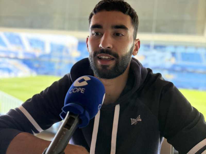 Un momento de la entrevista en La Rosaleda con Einar Galilea.