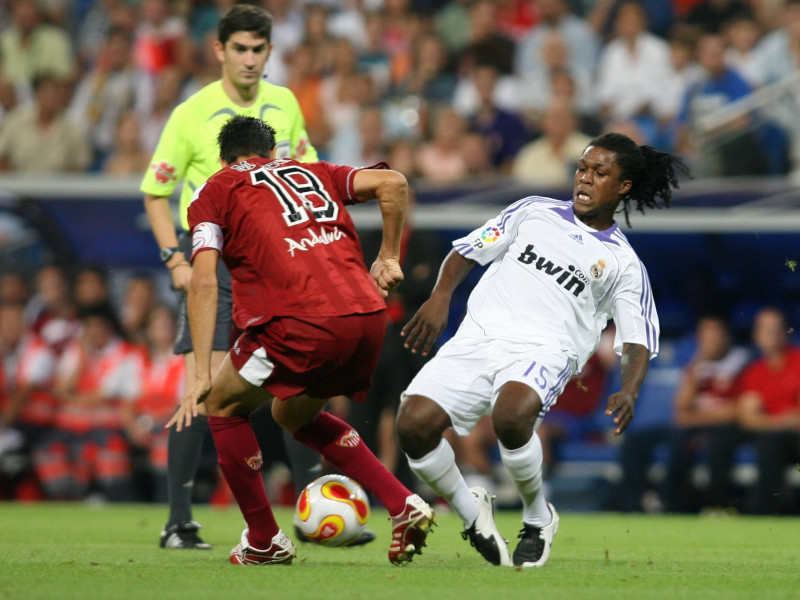 Drenthe debutó con el Real Madrid en un partido de la Supercopa de España contra el Sevilla.