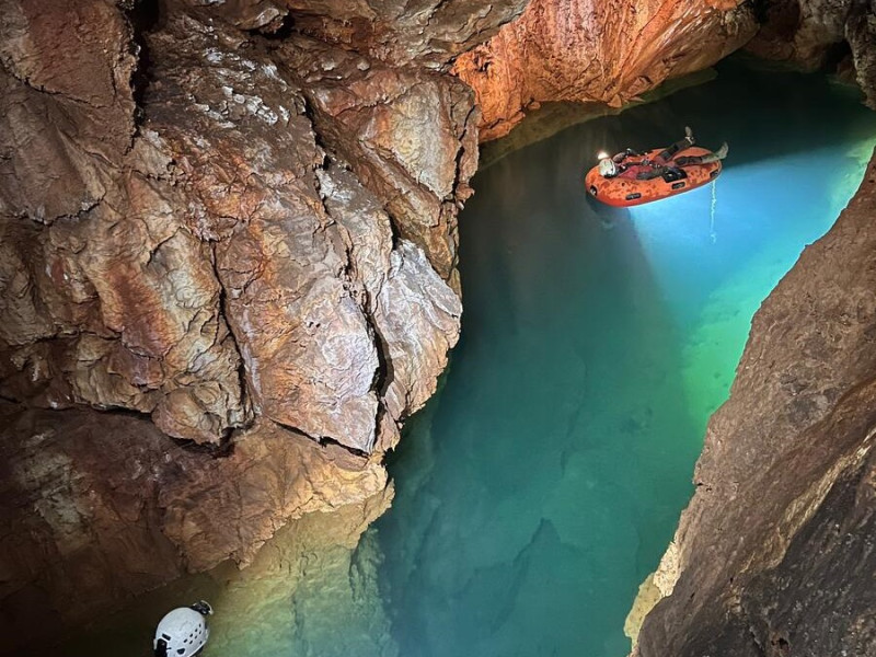 El lago Hydra tiene 30 metros de largo y 4 metros de profundidad