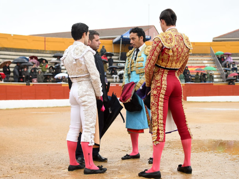 Álvaro Alarcón, Oliva Soto y Sergio Rodríguez junto al presidente de la Copa Chenel José María Costales