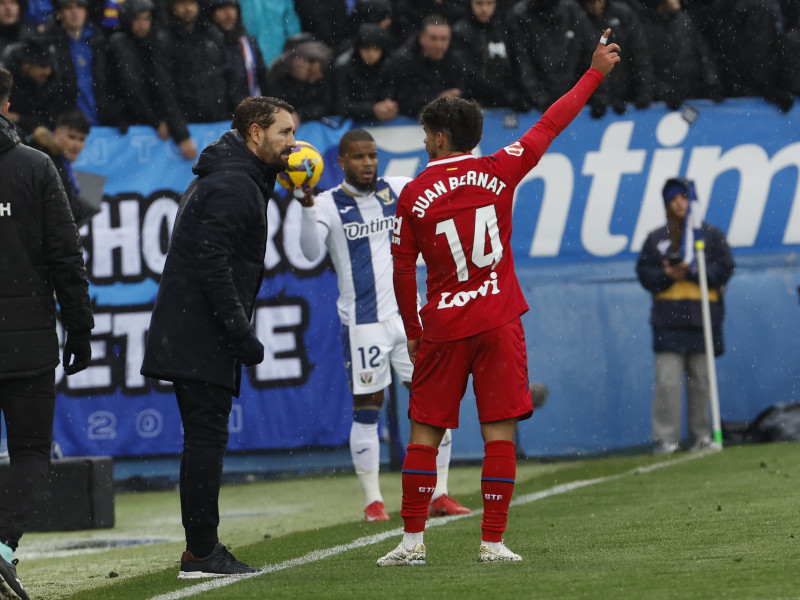 José Bordalás da órdenes a Bernat durante el Leganés-Getafe