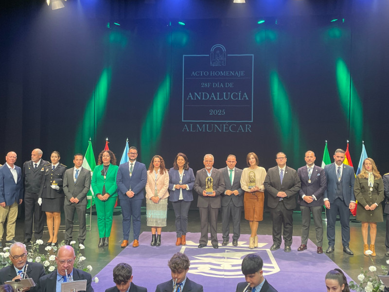 Almuñécar reconoce en el Día de Andalucía a dos vecinos destacados