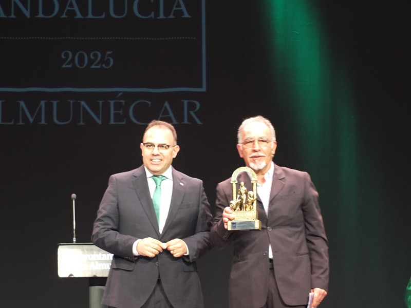 Almuñécar reconoce en el Día de Andalucía a dos vecinos destacados