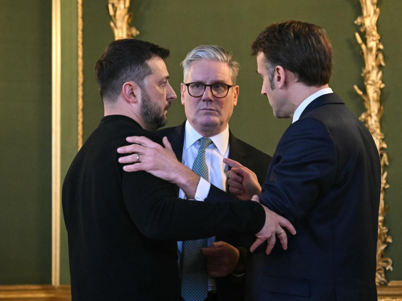 El presidente ucraniano, Volodomir Zelenski, el premier británico, Keir Starmer, y el presidente francés, Emmanuel Macron