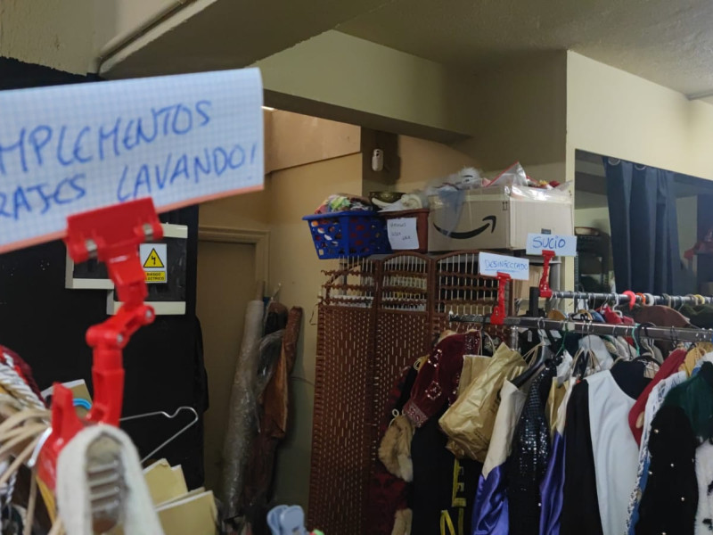 Los trajes se envían a limpiar cada vez que son alquilados para un evento
