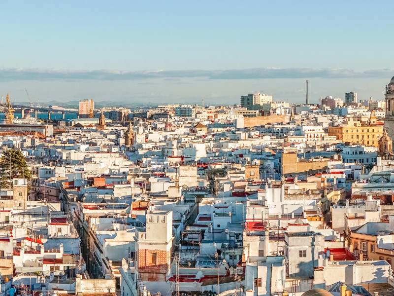 Paisaje urbano con la famosa Catedral de Cádiz