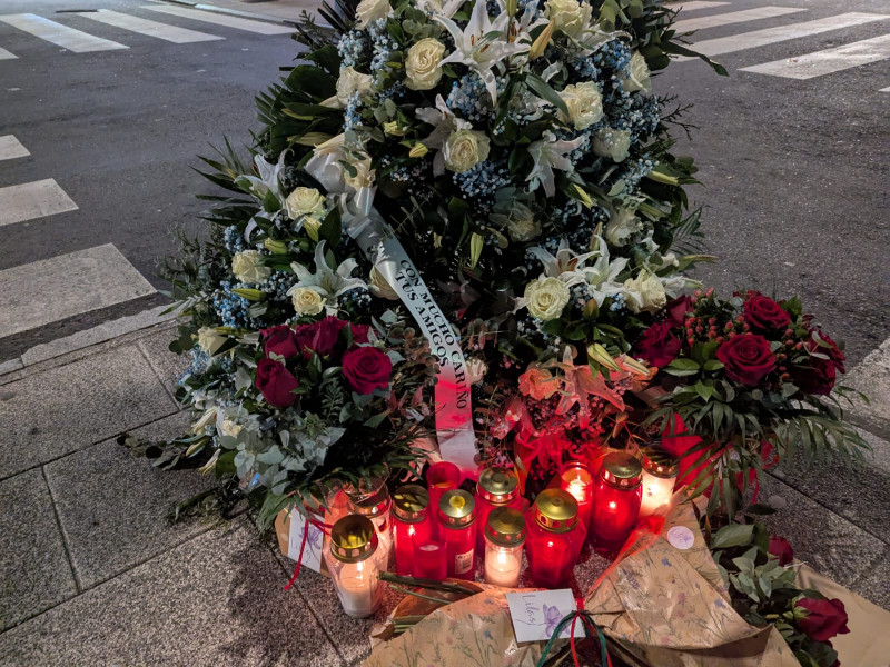 Altar improvisado en la calle en Santiago