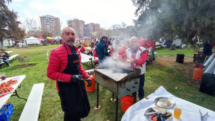 Las peñas han participado con sus tradicionales calderetas y bocadillos