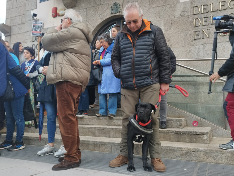 Luis y su perro, en la concentración